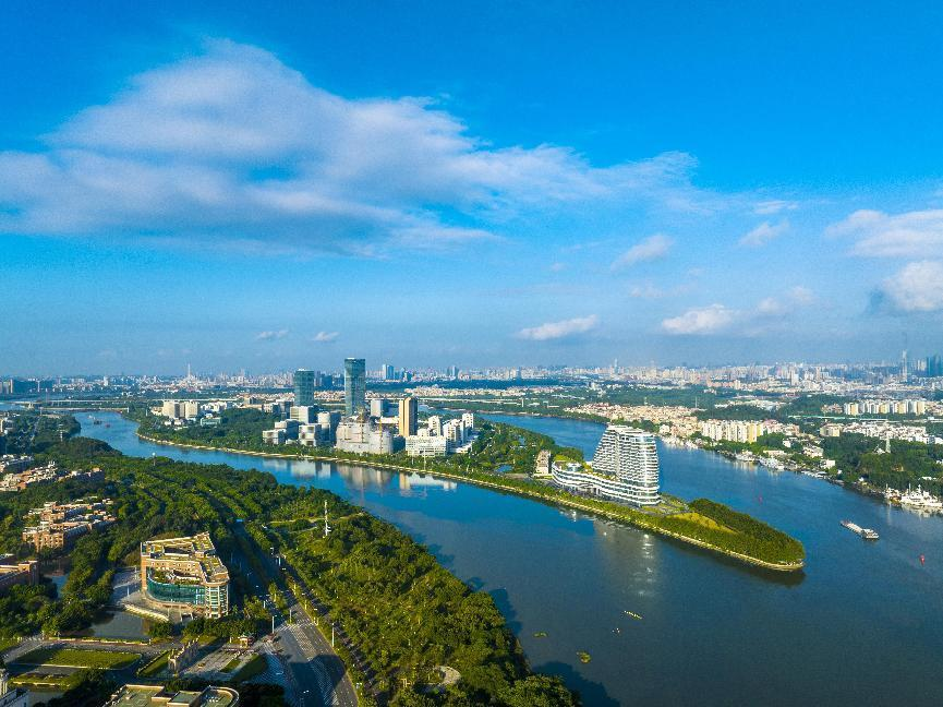 廣州市黃埔區(qū)廣州國(guó)際生物島。狀如綠葉的江心島正逐步打造成為生物醫(yī)藥產(chǎn)業(yè)發(fā)展高地。鄧志伸 攝