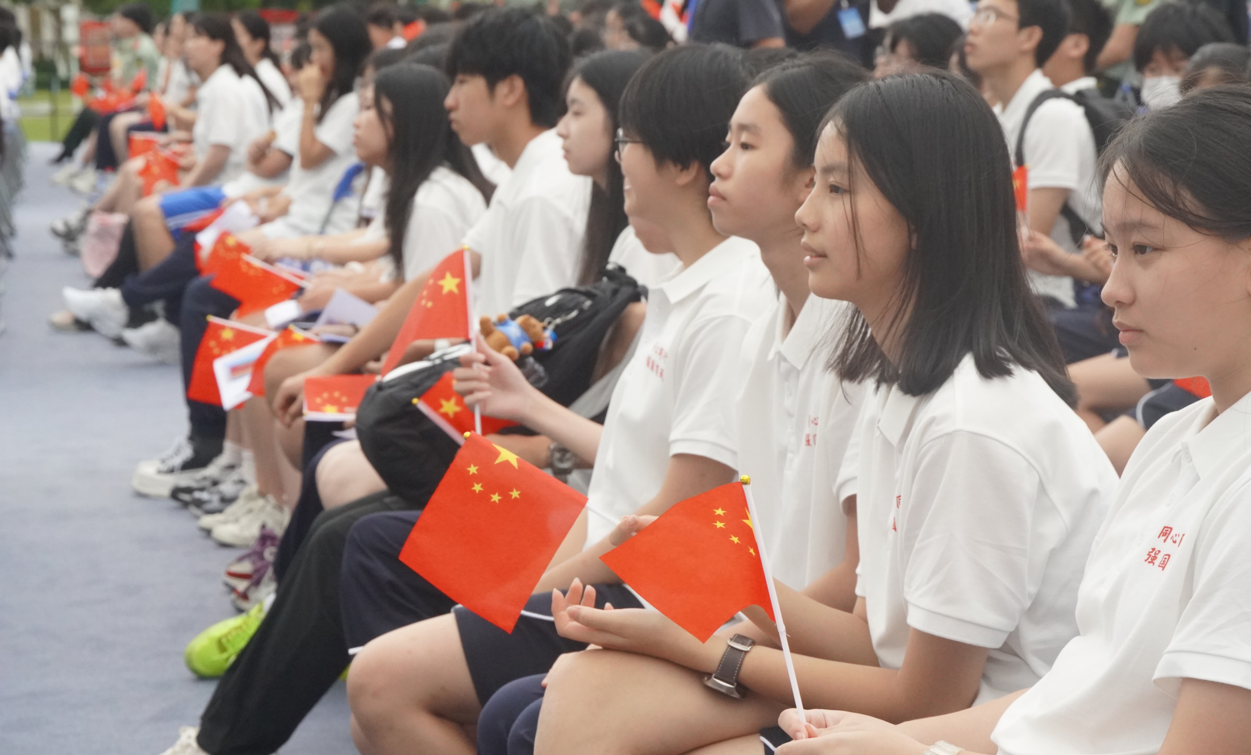 港澳青少年走進(jìn)軍營(yíng)感悟國(guó)防教育。人民網(wǎng) 王雅蝶攝